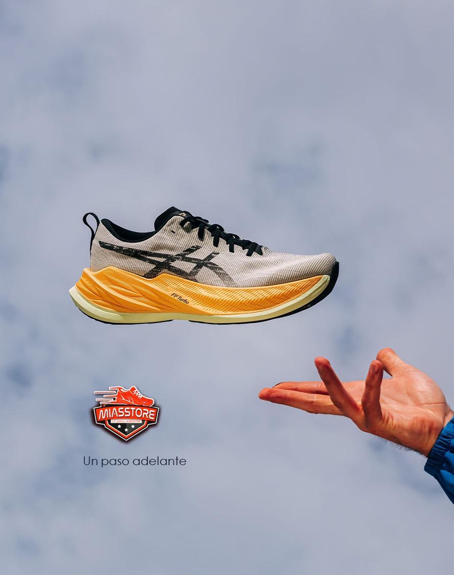 ASICS SUPERBLAST