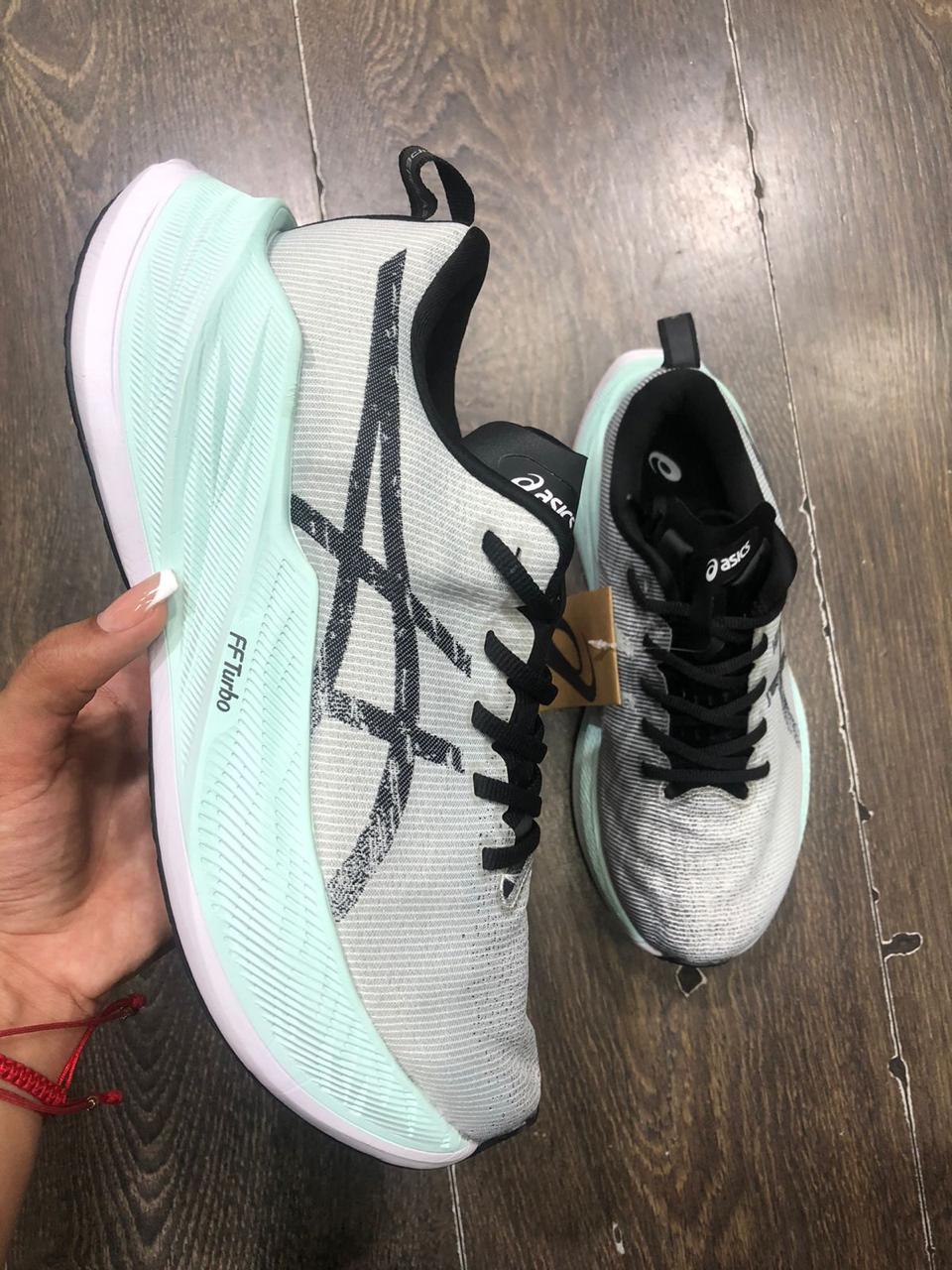 ASICS SUPERBLAST