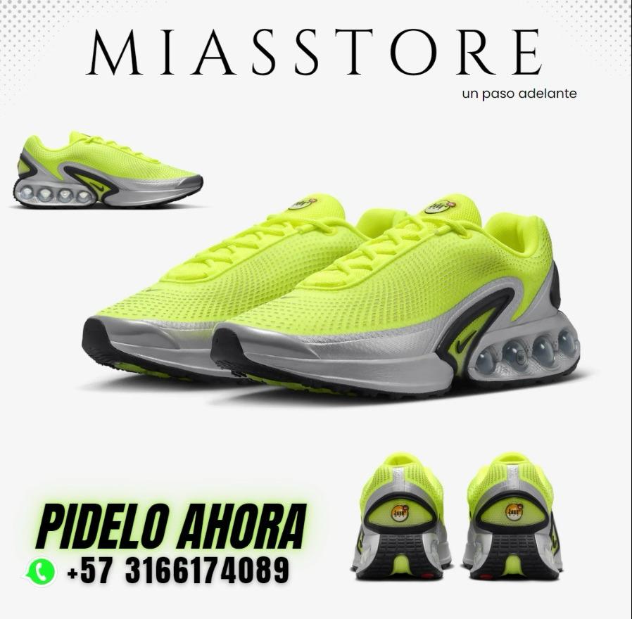 NIKE AIRMAX Dn BLACK and WHITE
